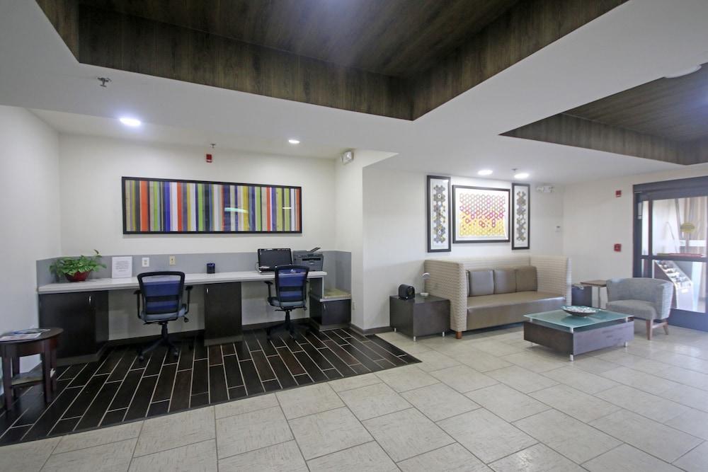 Holiday Inn Express Hotel & Suites Greensboro-East By Ihg Εξωτερικό φωτογραφία