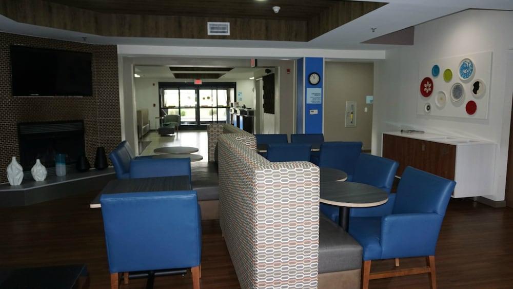 Holiday Inn Express Hotel & Suites Greensboro-East By Ihg Εξωτερικό φωτογραφία