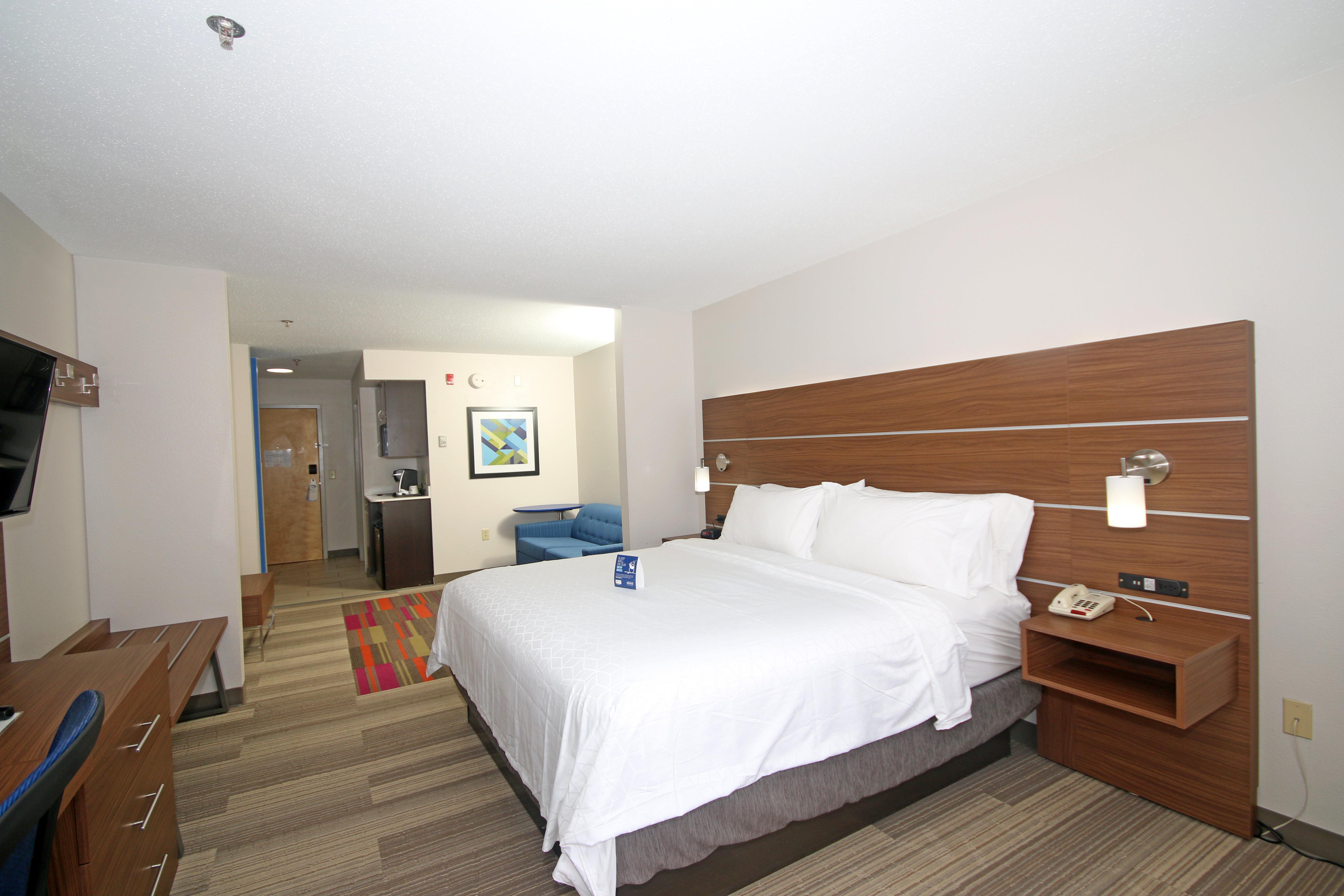 Holiday Inn Express Hotel & Suites Greensboro-East By Ihg Εξωτερικό φωτογραφία