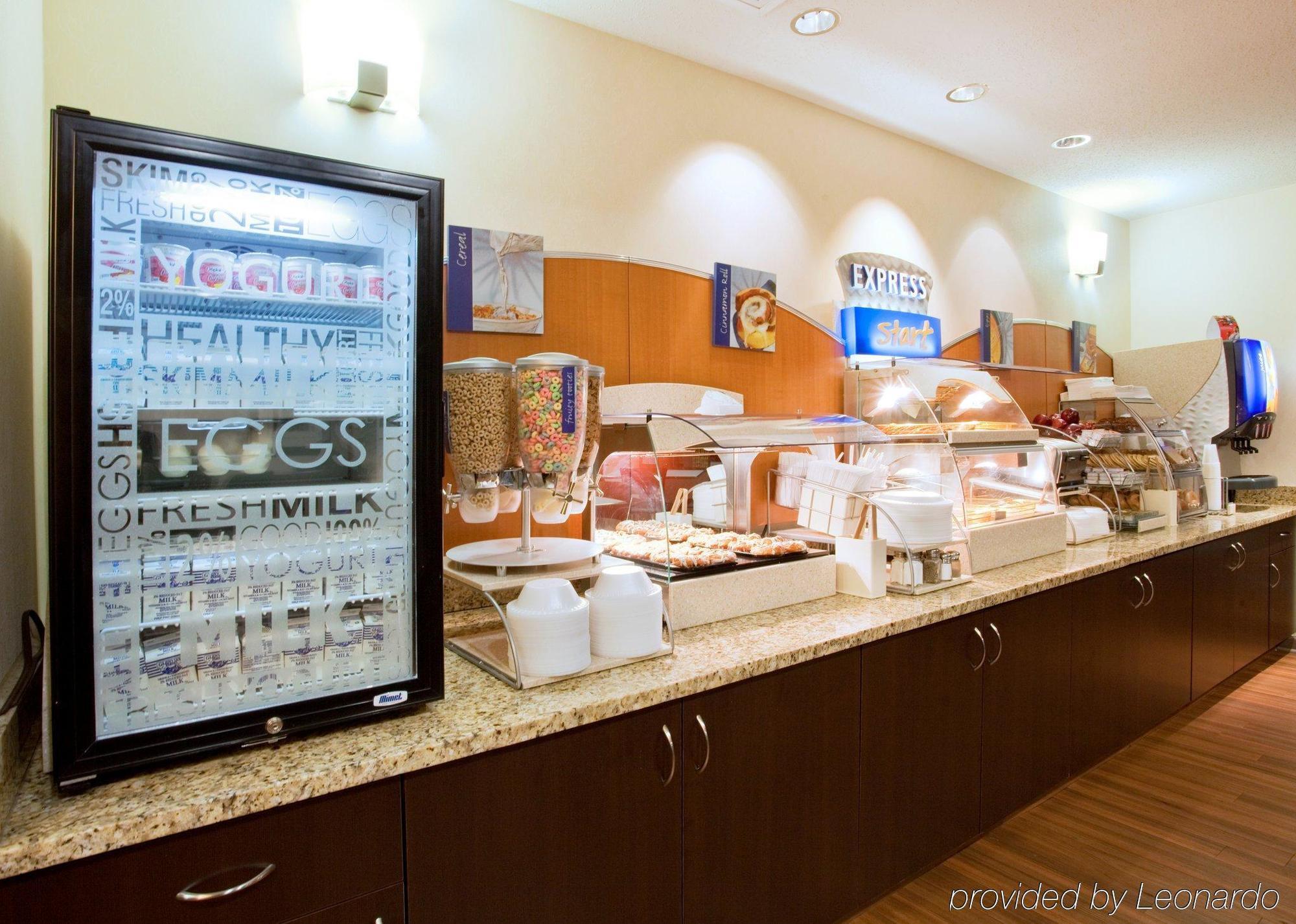 Holiday Inn Express Hotel & Suites Greensboro-East By Ihg Εξωτερικό φωτογραφία