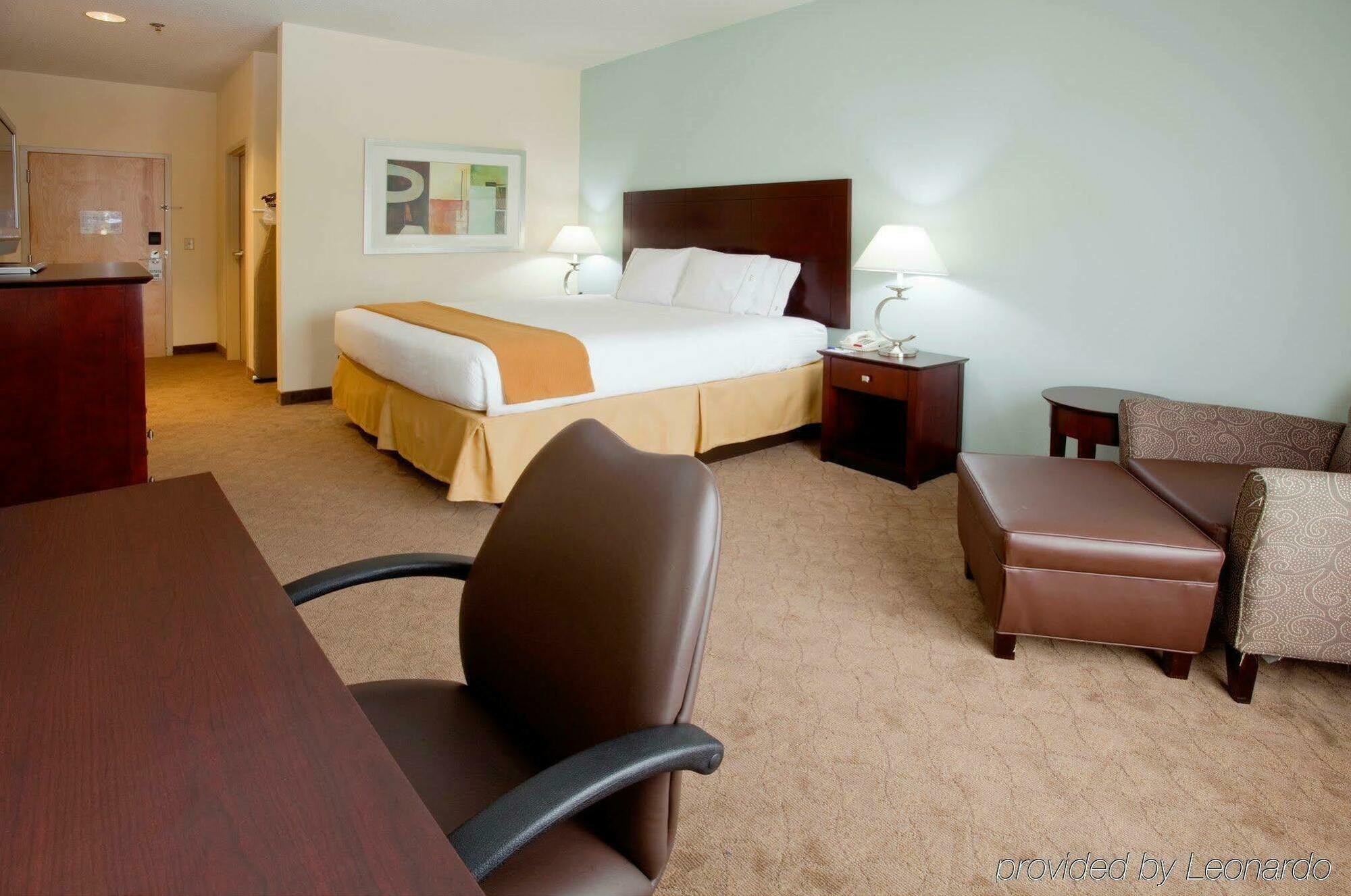 Holiday Inn Express Hotel & Suites Greensboro-East By Ihg Εξωτερικό φωτογραφία